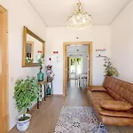 Rodrigues I Apartment *